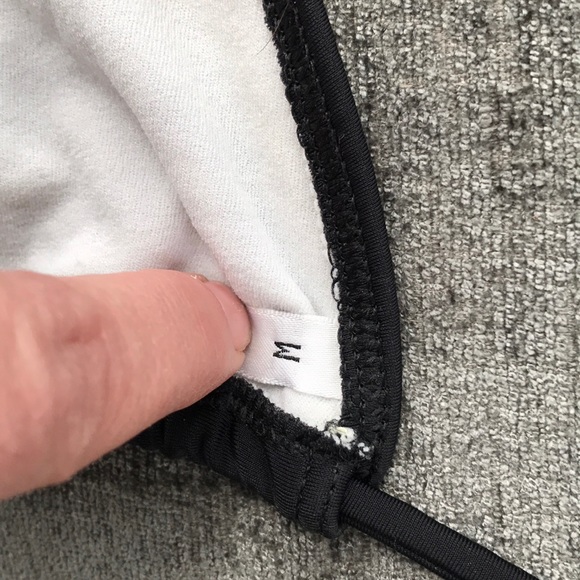 Size M bikini top black with unique neck tie - Picture 4 of 4